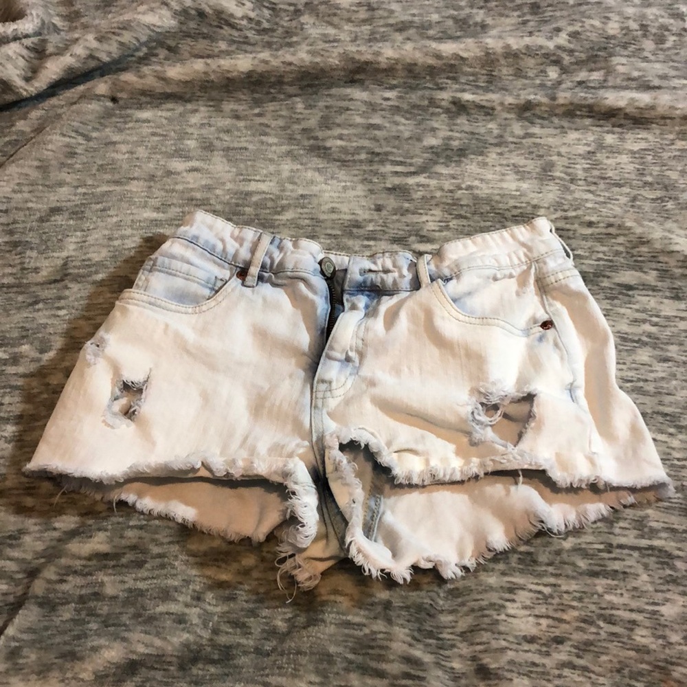 Distressed High Wasted Shorts